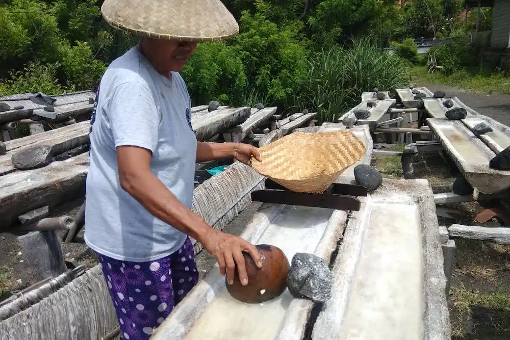 Cara Pembuatan Garam Secara Tradisional